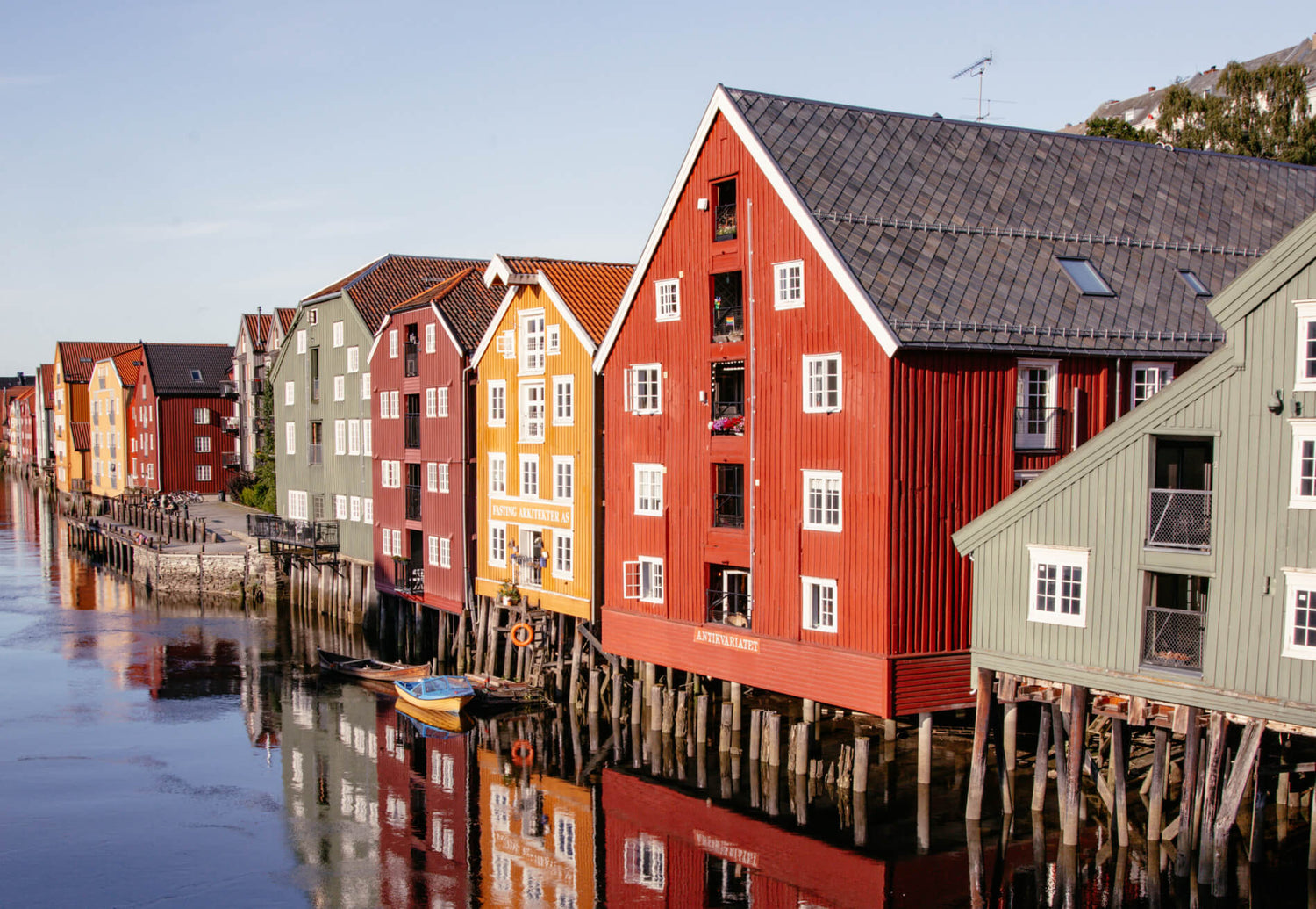 Die kunterbunten Häuser in Trondheim, Norwegen.